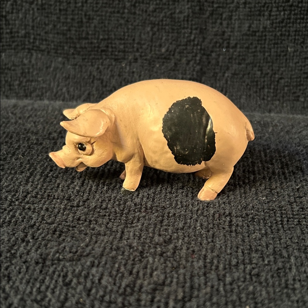 Pete Apsit Vintage Resin Happy Piglet Figurine in Light Pink with Black Spot
